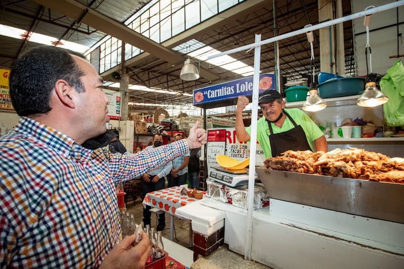 Roberto Cabrera Valencia realizó recorrido por el Mercado Reforma