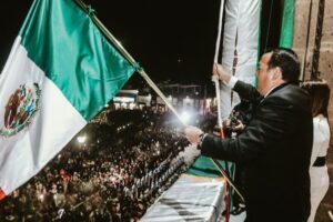 Roberto Cabrera encabeza tradicional Grito de Independencia en San Juan del Río