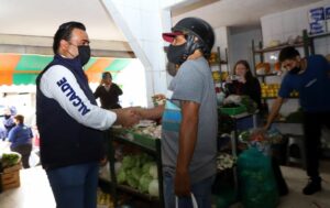 Luis Nava recorre colonia la Loma y comparte resultados de 4 años de trabajo