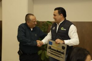 Luis Nava asistió al aniversario del Mercado Municipal de Lomas de Casa Blanca