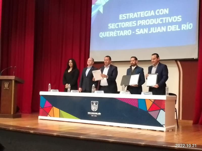 Municipio de San Juan firma convenio con sector inmobiliario