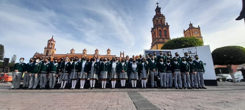 Alumnos de escuelas en SJR asistieron al evento conmemorativo del Día de la Raza