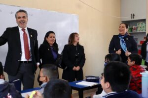 Entrega Oficial Mayor infraestructura educativa en Qro