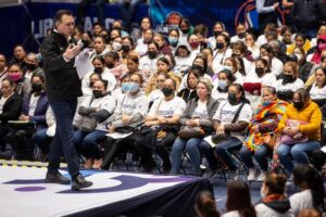 Gobernador hizo entrega de más de 2 mil tarjetas CONTIGO a mujeres de Qro