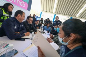 Mauricio Kuri y Roberto Cabrera atienden a sanjuanenses en la Jornada Aquí Contigo