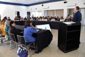 Titular de SEDESU acerca programas a mujeres empresarias