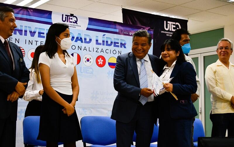 Becarios de la UTEQ preparan viaje académico a universidades internacionales