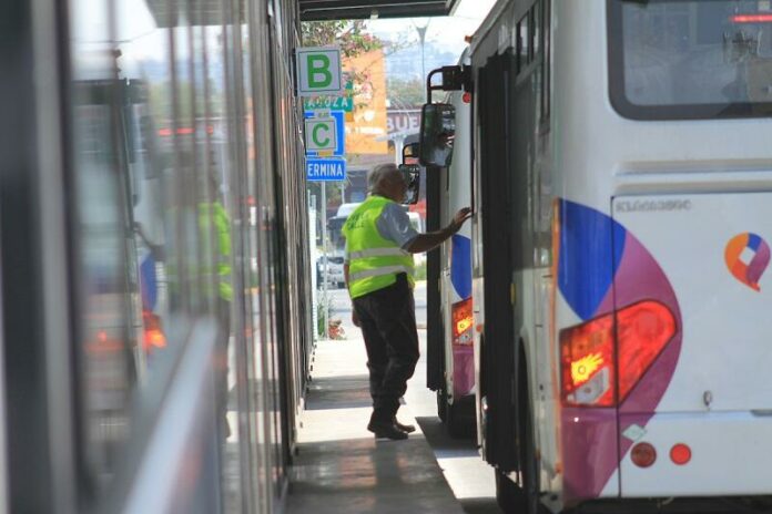 Gobernador de Querétaro Anuncia la Incorporación de 25 Camiones Más a la Flota de Transporte