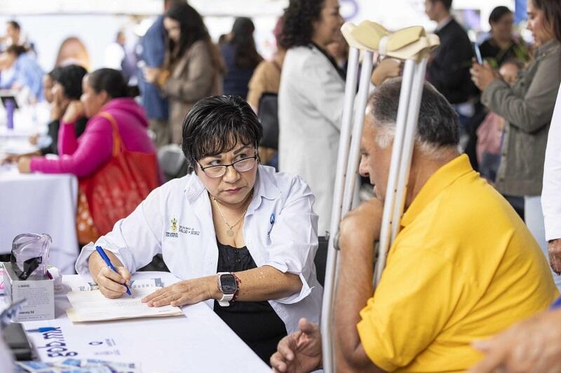 Jornada "Aquí Contigo" en San Juan del Río; gobernador y funcionarios atienden peticiones ciudadanas