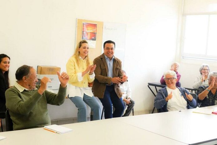 Luis Nava visita el Centro del Adulto Mayor Nänxu en Querétaro