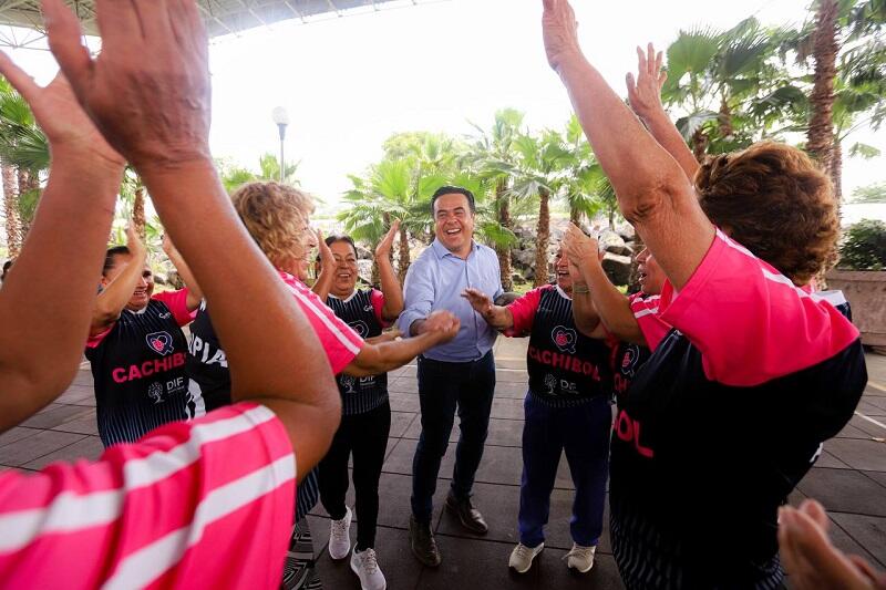 Luis Nava visita el Centro del Adulto Mayor Nänxu en Querétaro