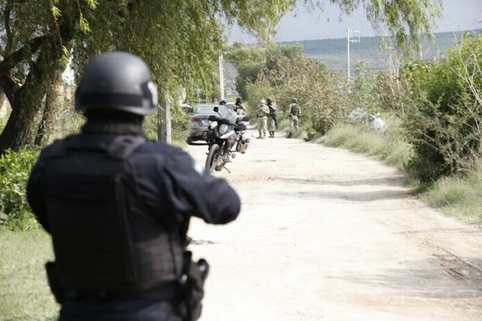 PID detiene a sospechosos armados tras persecución y balacera en Lomalinda, San Juan del Río