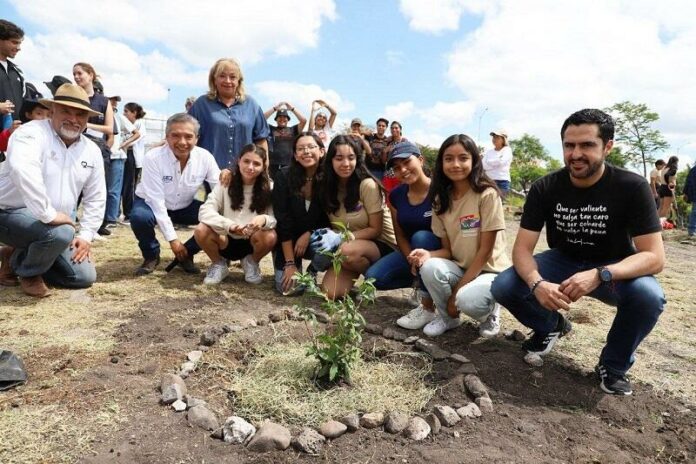 SEDESOQ llevó Jornada de Reforestación a la UTEQ