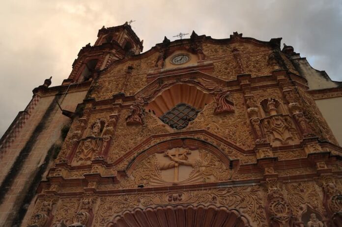 Arrestan a miembros del coro de la iglesia en Jalpan de Serra por violación