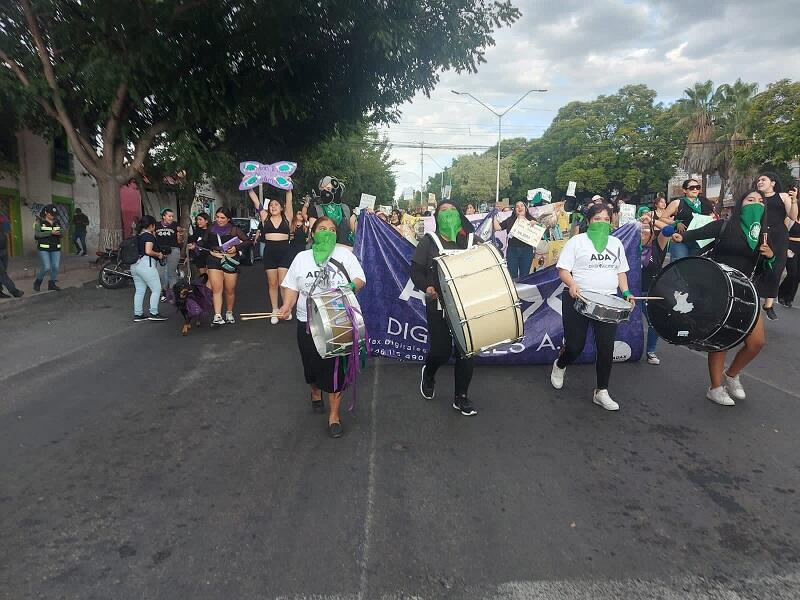 Marcha feminista en Querétaro reclama derechos reproductivos