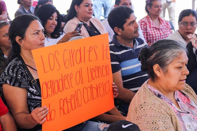 Roberto Cabrera entregó escrituras en colonia Girasoles y anunció medidas para proteger el patrimonio de sanjuanenses