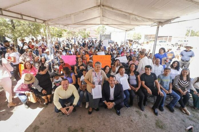 Roberto Cabrera entregó escrituras en colonia Girasoles y anunció medidas para proteger el patrimonio de sanjuanenses