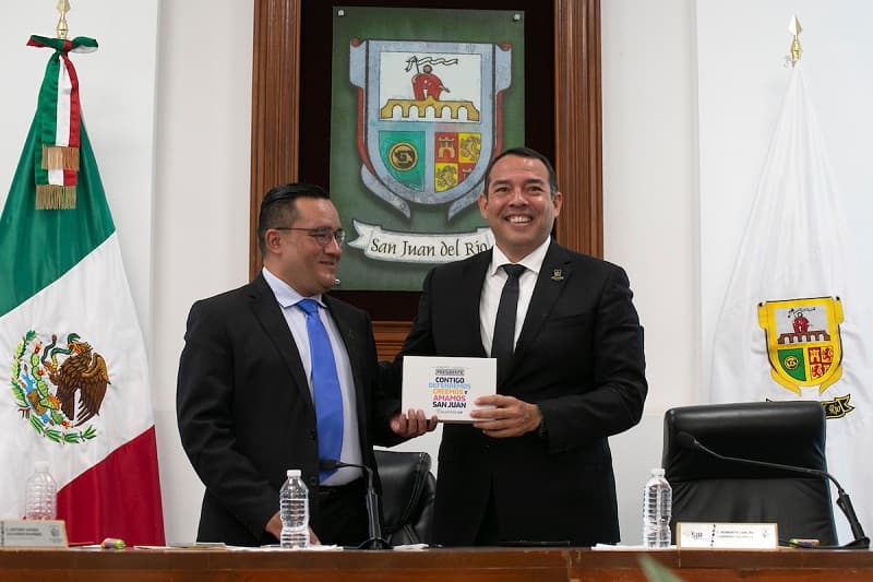 Roberto Cabrera presentó ante Ayuntamiento su Segundo Informe de Gobierno