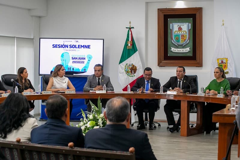 Roberto Cabrera presentó ante Ayuntamiento su Segundo Informe de Gobierno