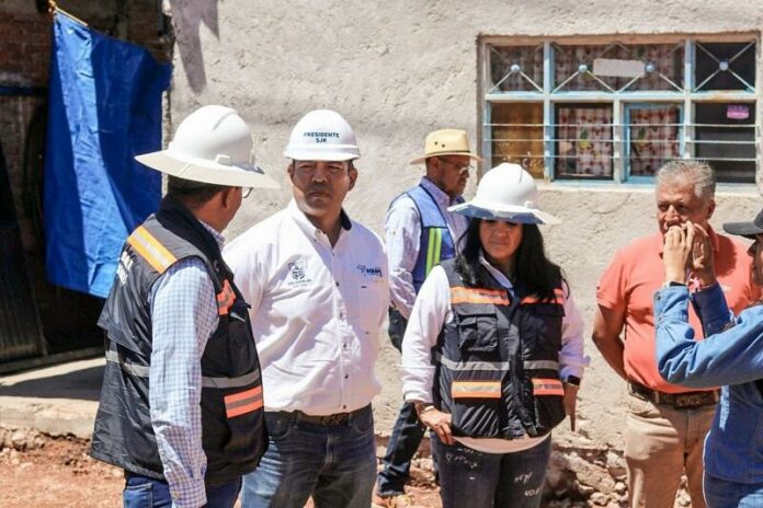 Roberto Cabrera supervisa y entrega obras en diversas zonas de San Juan del Río