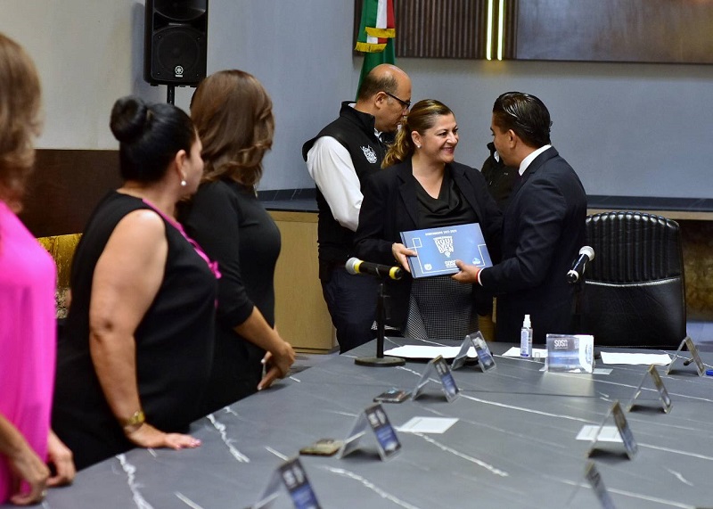 Roberto Sosa hizo entrega del informe de Gobierno al H. Ayuntamiento de Corregidora