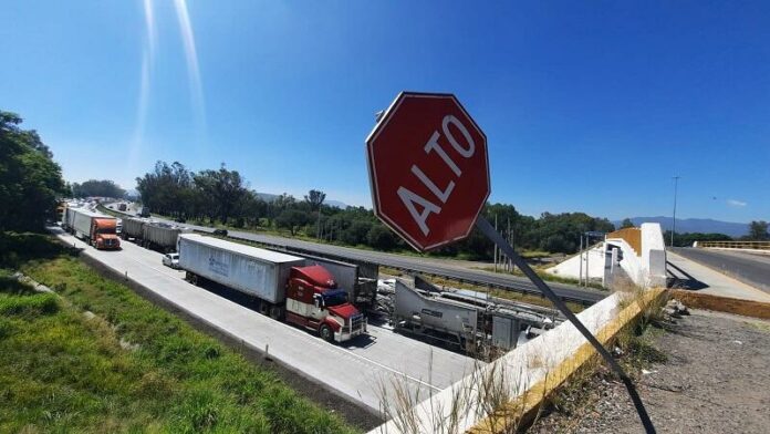 Tramo San Juan del Río de la carretera México-Querétaro completa segunda etapa