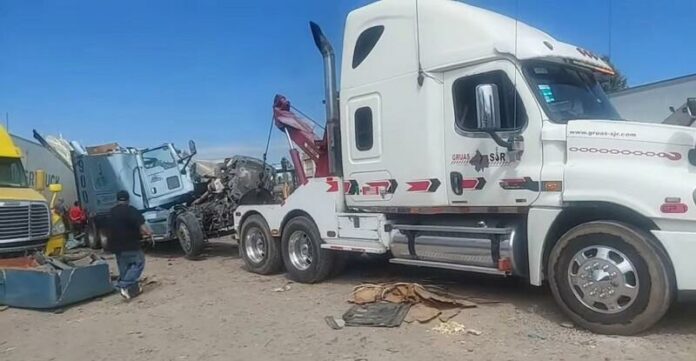 Conductor de tráiler fallece en choque en carretera México-Querétaro