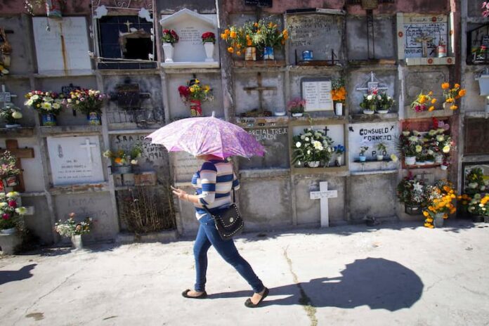 Panteones de San Juan del Río modificarán su horario para Día de Muertos