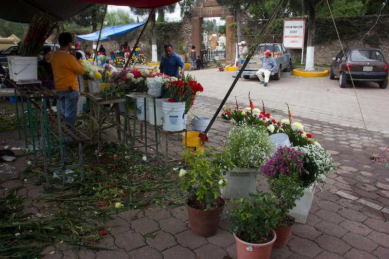 Panteones de San Juan del Río modificarán su horario para Día de Muertos