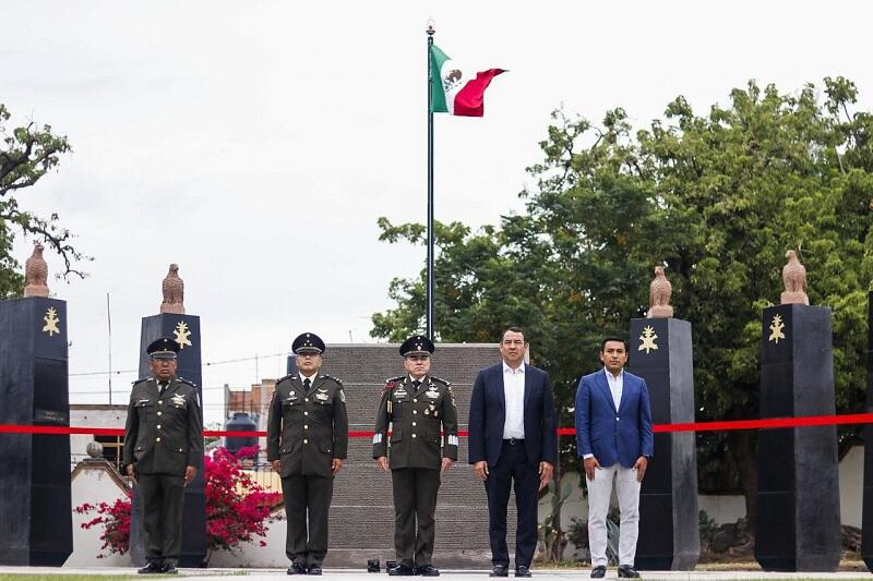 Roberto Cabrera asistió a inauguración del Hemiciclo en Honor a los Niños Héroes en La Llave, San Juan del Río