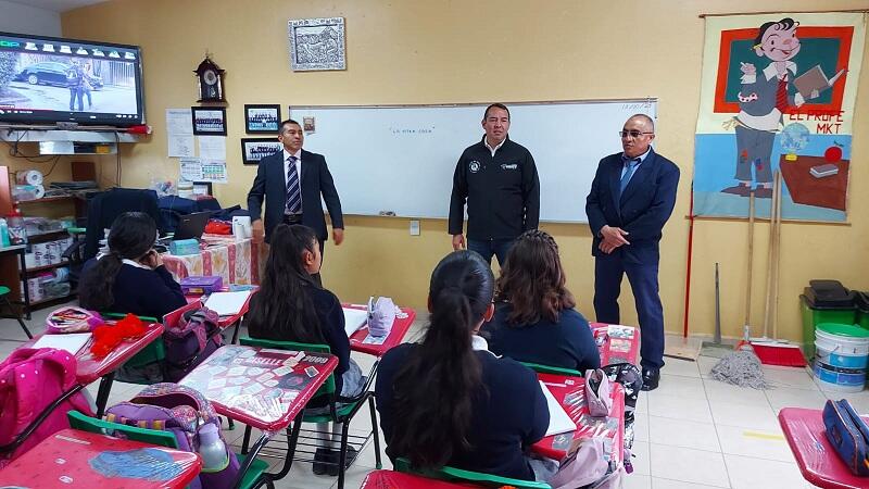 Roberto Cabrera preside honores a la bandera en Dolores Cuadrilla de Enmedio