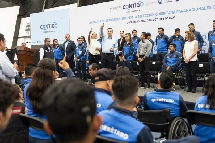 Selección queretana recibe abanderamiento para Juegos Paranacionales 2023