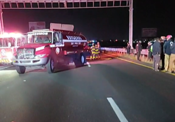 Accidente fatal en la carretera 57 de San Juan del Río, dos policías y un camionero pierden la vida