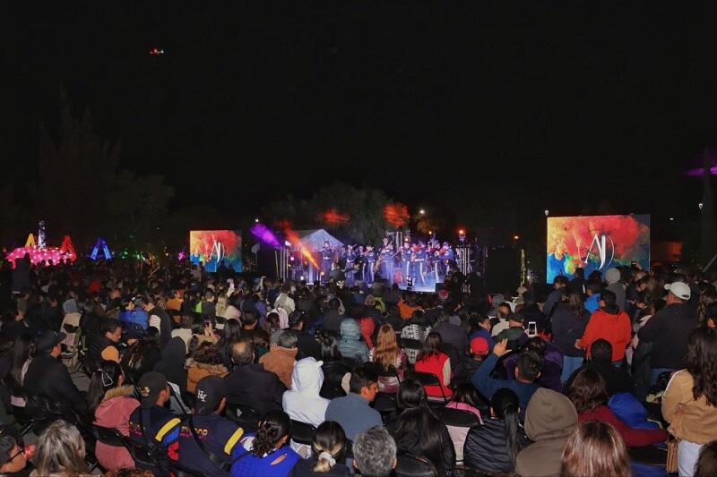 Altar monumental y gala musical realzan las noches de Corregidora