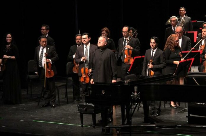 Con Noche de Valses OFEQ realza la música mexicana en el metropolitano