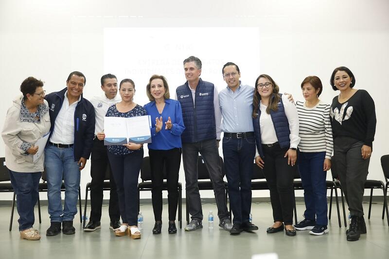 Fortalecen suministro de agua en Corregidora con entrega de contratos