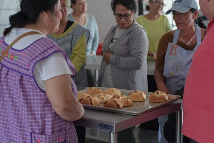 Norma Mejía Lira encabeza clausura de talleres de pan de muerto en Tequisquiapan