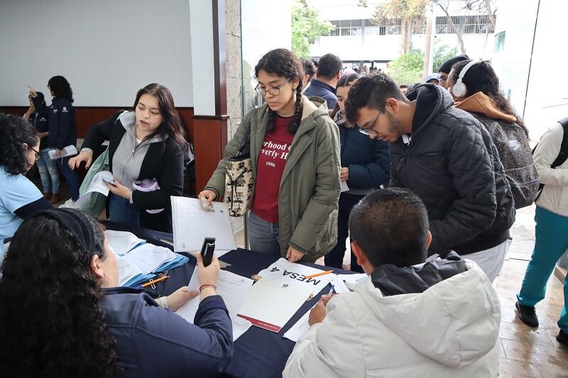 Programa CONTIGO de la SEDESOQ beneficia a estudiantes de la UAQ con becas