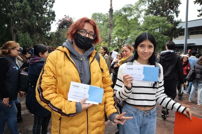 Programa CONTIGO de la SEDESOQ beneficia a estudiantes de la UAQ con becas