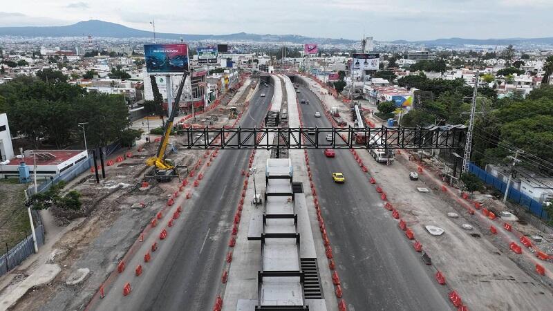 Avances en infraestructura vial en Paseo 5 de Febrero en Querétaro