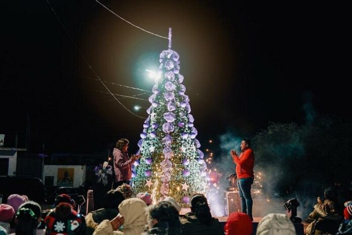 Iluminando deseos: Encienden Árbol Navideño en López Mateos, Tequisquiapan