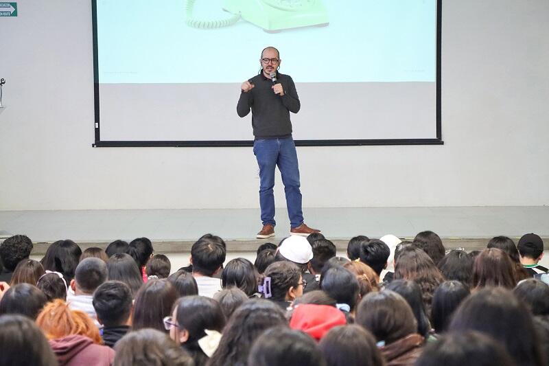 Intercambio académico internacional enriquece la UTSJR con profesor colombiano