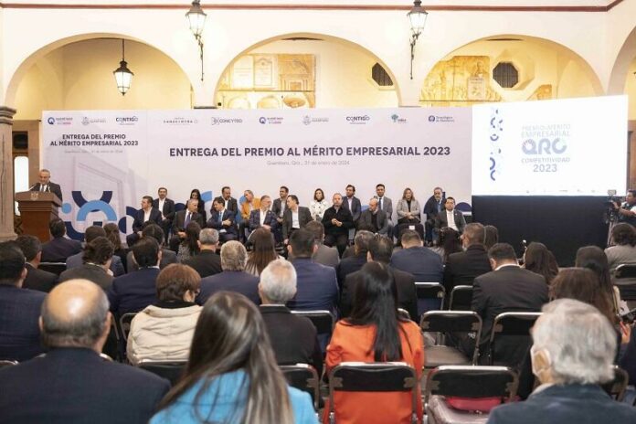 Mauricio Kuri reconoce la excelencia empresarial en Querétaro