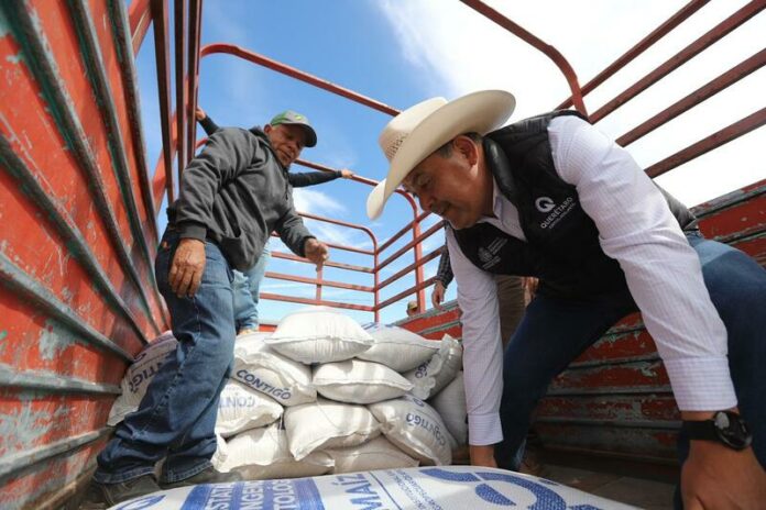 SEDEA respalda a productores de San Juan del Río con entrerga de apoyos