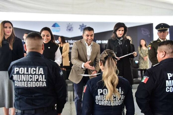 Se gradúan 76 policías de Corregidora como Técnicos Superiores Universitarios