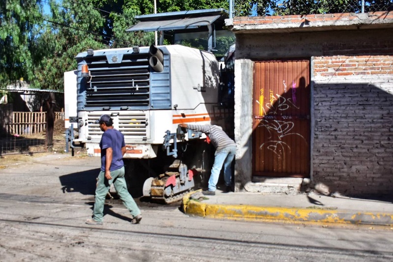 Trabajos de reencarpetado mejoran movilidad en Corregidora