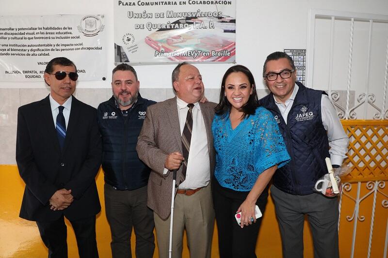 Celebran graduación en la Escuela para Ciegos y Baja Visión de Querétaro