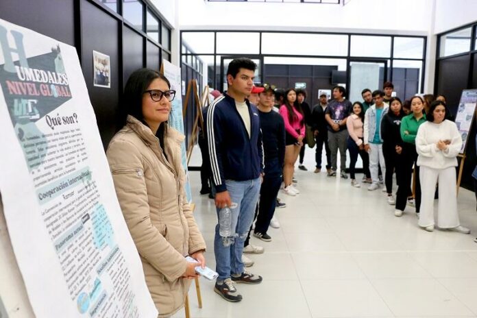 Estudiantes de Química y Biotecnología de la UTC lideran el camino hacia la sostenibilidad con proyectos destinados a la recuperación y protección de humedales.