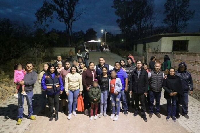 Habitantes de Santa Lucía, San Juan del Río reciben rehabilitación de calle