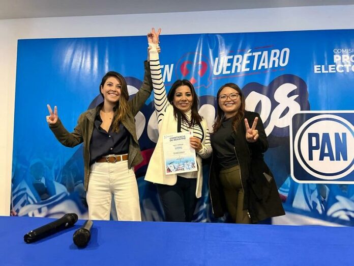 Mercedes Ponce llevó a cabo su registro como precandidata a la presidencia municipal de Pedro Escobedo